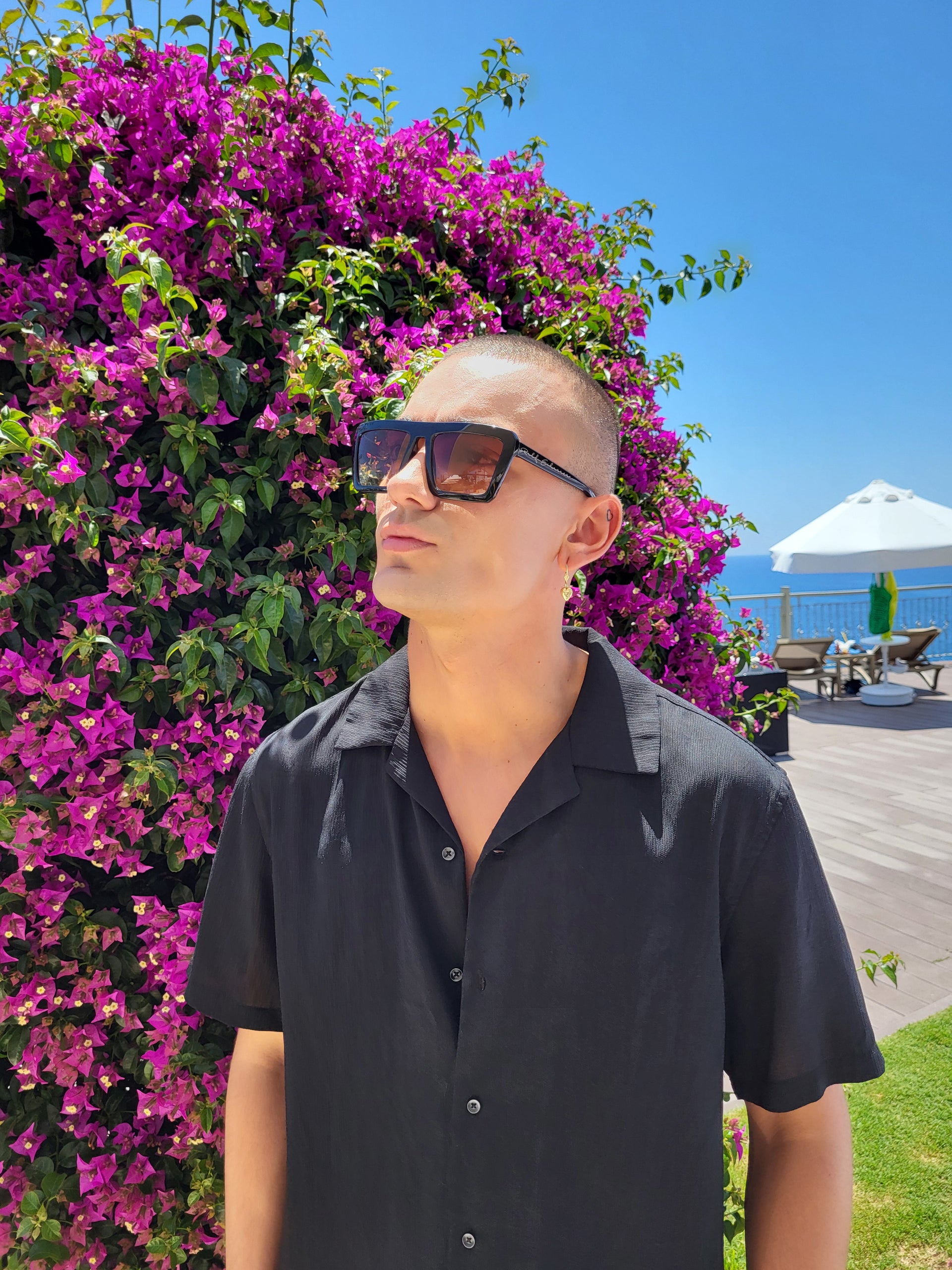 Ikonische Sonnenbrille SunDown mit schwarzen Oversize- Rahmen