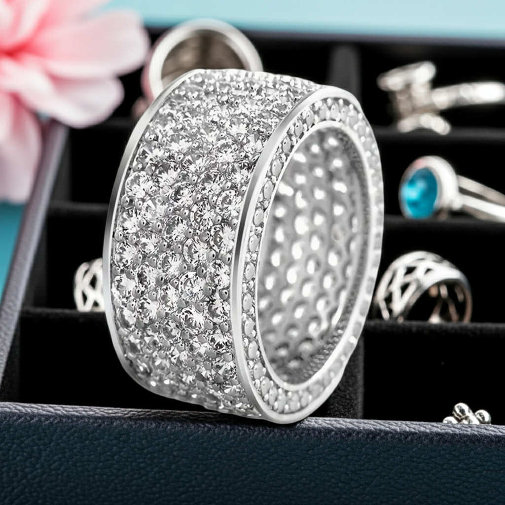 Modisch TOP!  Unisex- Ring in Silberbeschichtung mit Zirkonia- Steinen 1 cm breit