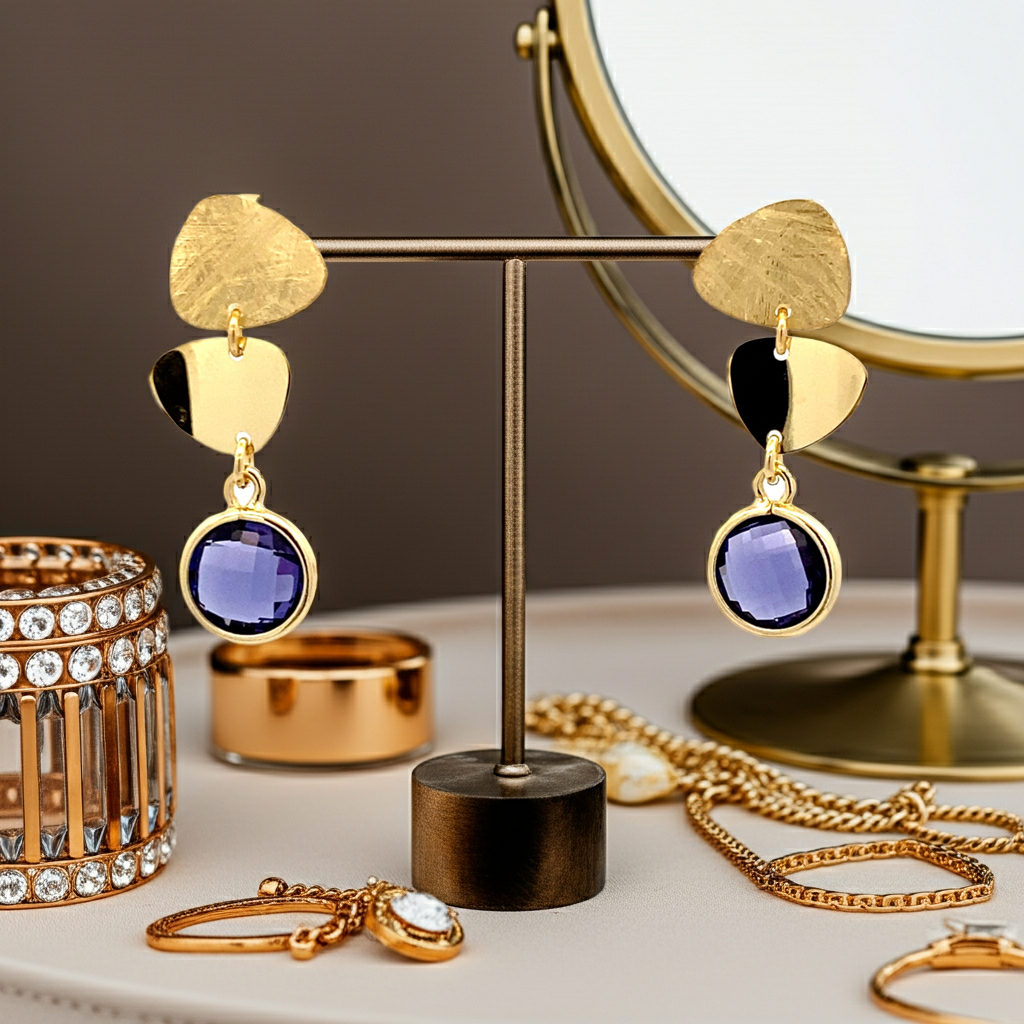 Ralf Scharrer meets Vinczenza!   exklusiver silbener Ohranhänger, gelbvergoldet,  mit lilafarbenem facettiertem Amethyst