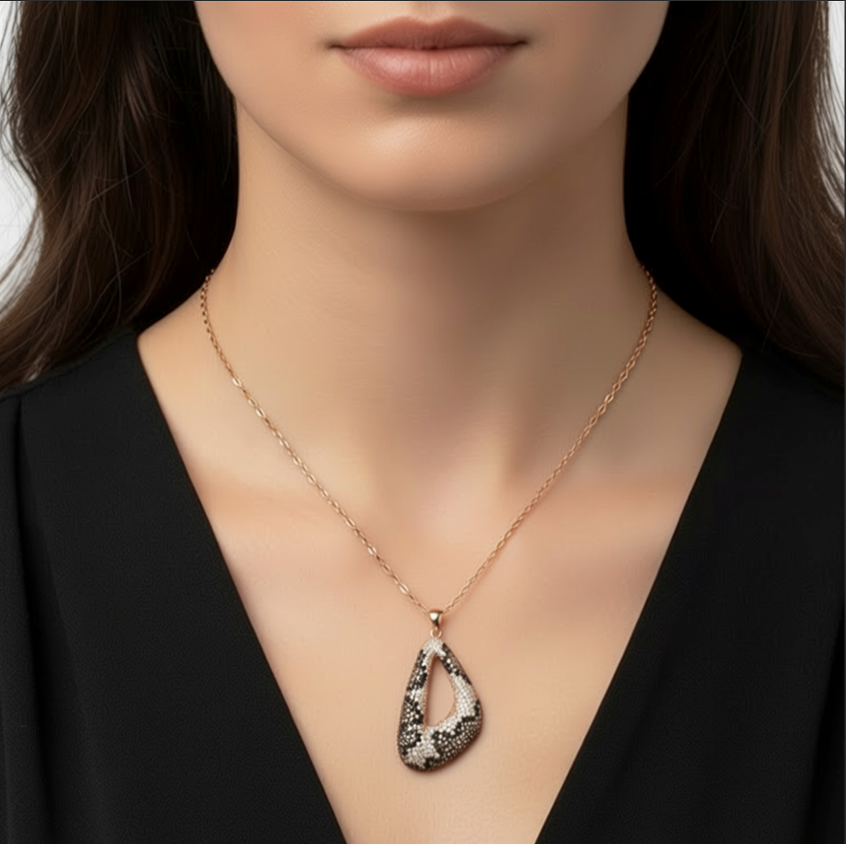 Ralf Scharrer meets Vinczenza!   Anhänger inkl. Ankerkette "Triangel Leo" 925 Silber, rosevergoldet